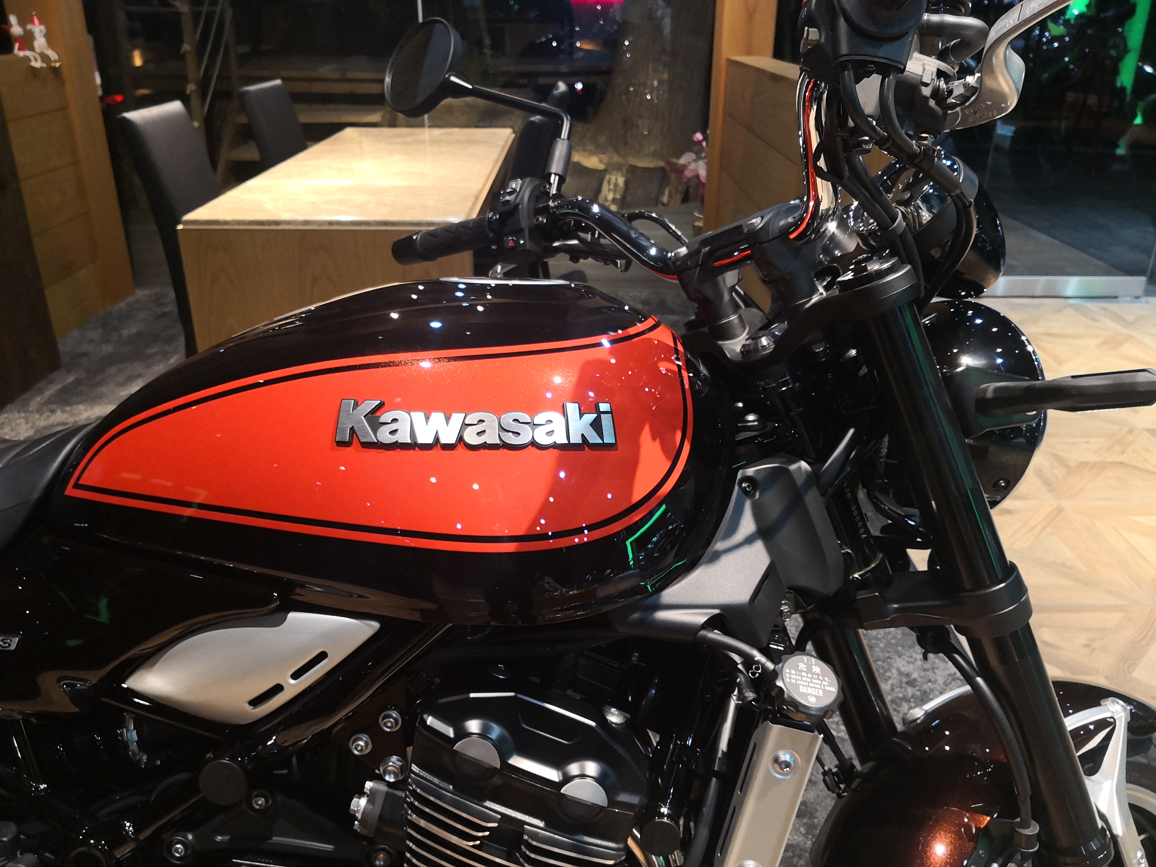 Kawasaki Z900RSタンクエンブレム