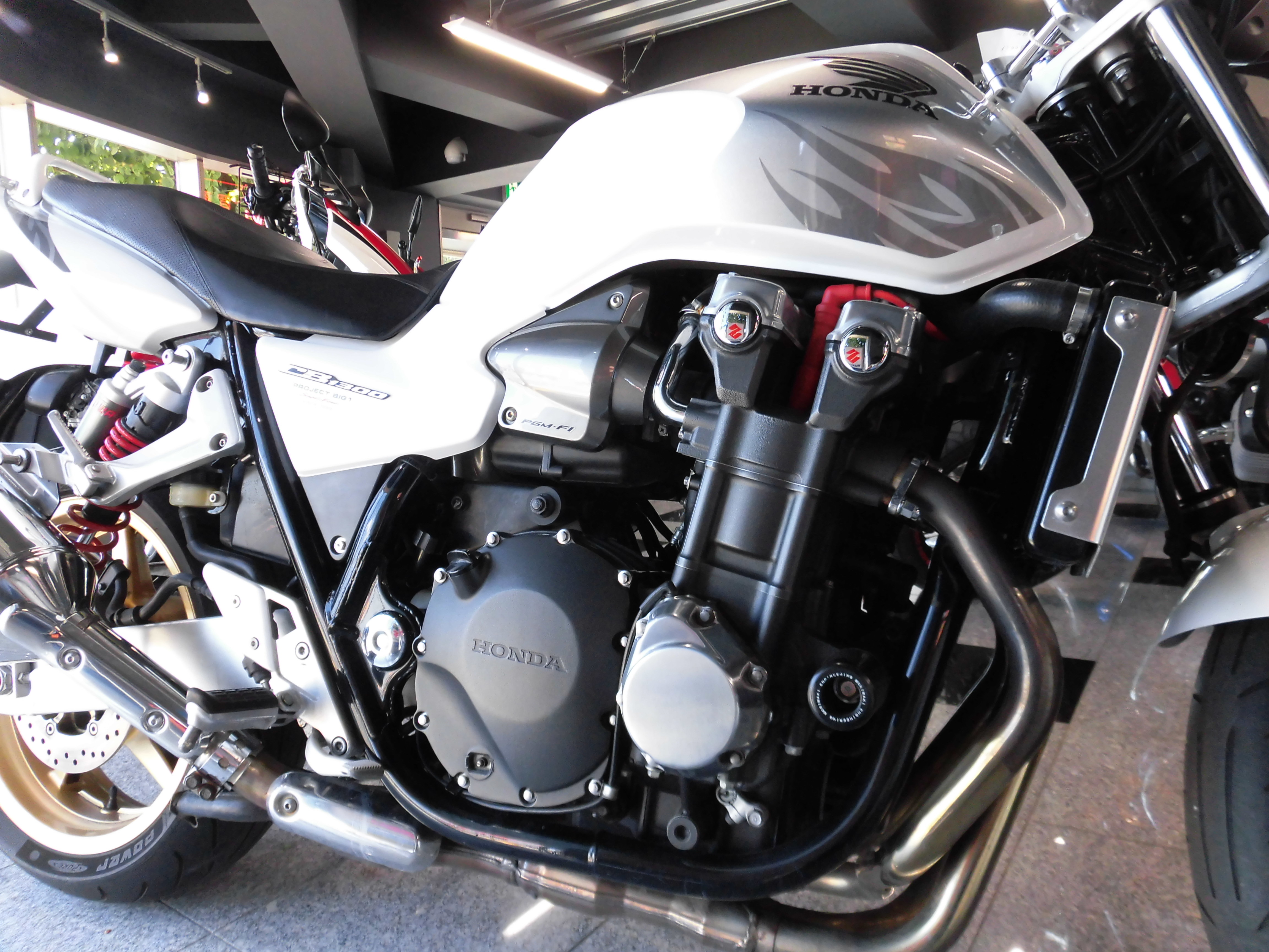 Cb1300sfの中古車入庫しました 最新情報 U Media ユーメディア 中古 バイク 新車バイク探しの決定版 神奈川 東京でバイク探すならユーメディア