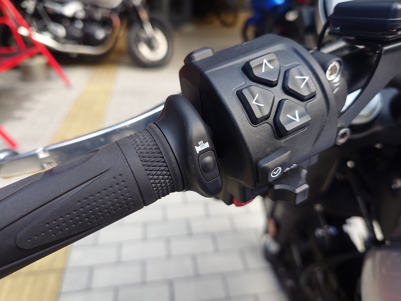 現行モデルの低走行車両 スピードツイン900入荷致しました