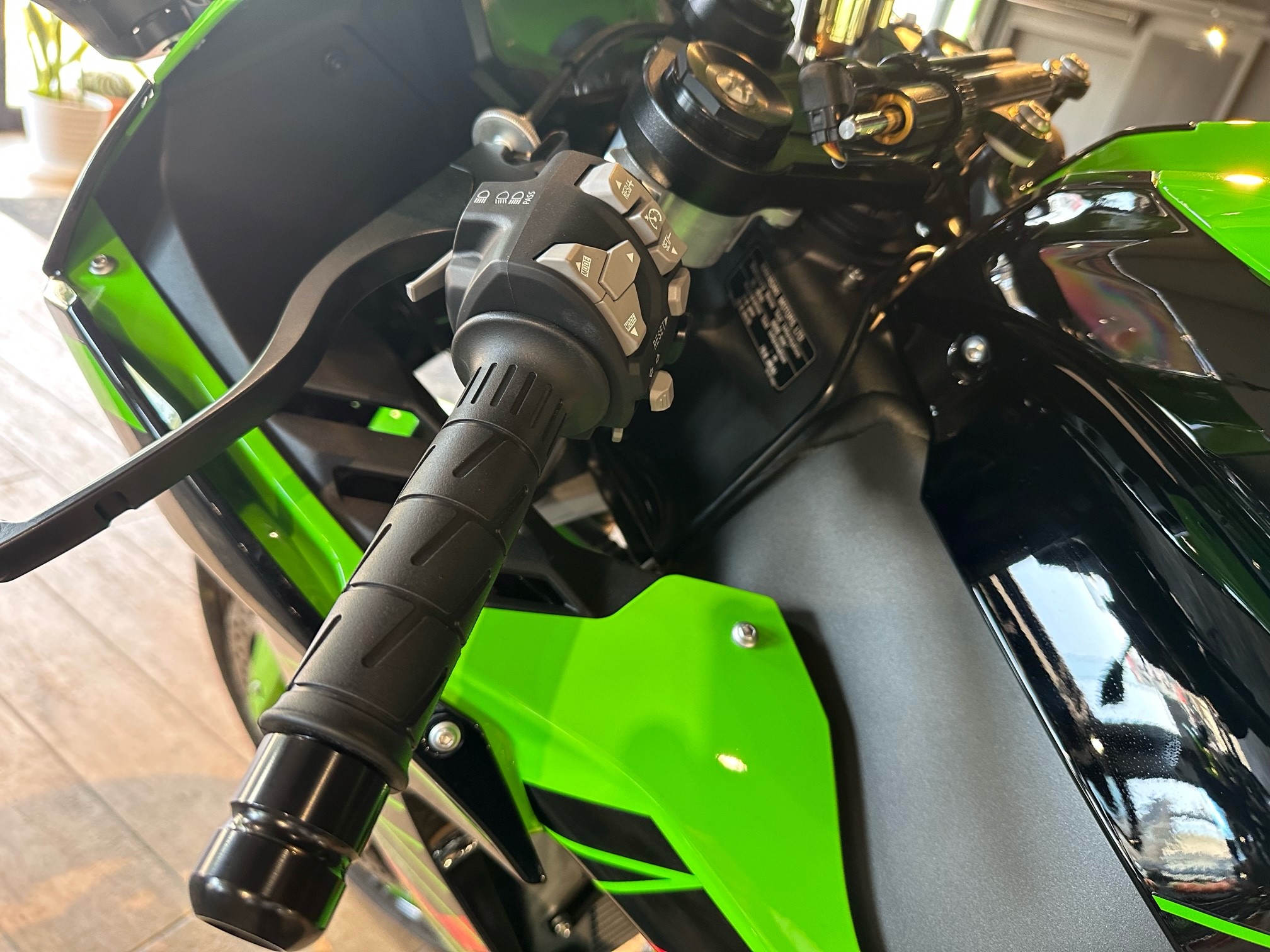 2023年モデル『Ninja ZX-10R KRT EDITION』が入荷しました！ [最新情報 